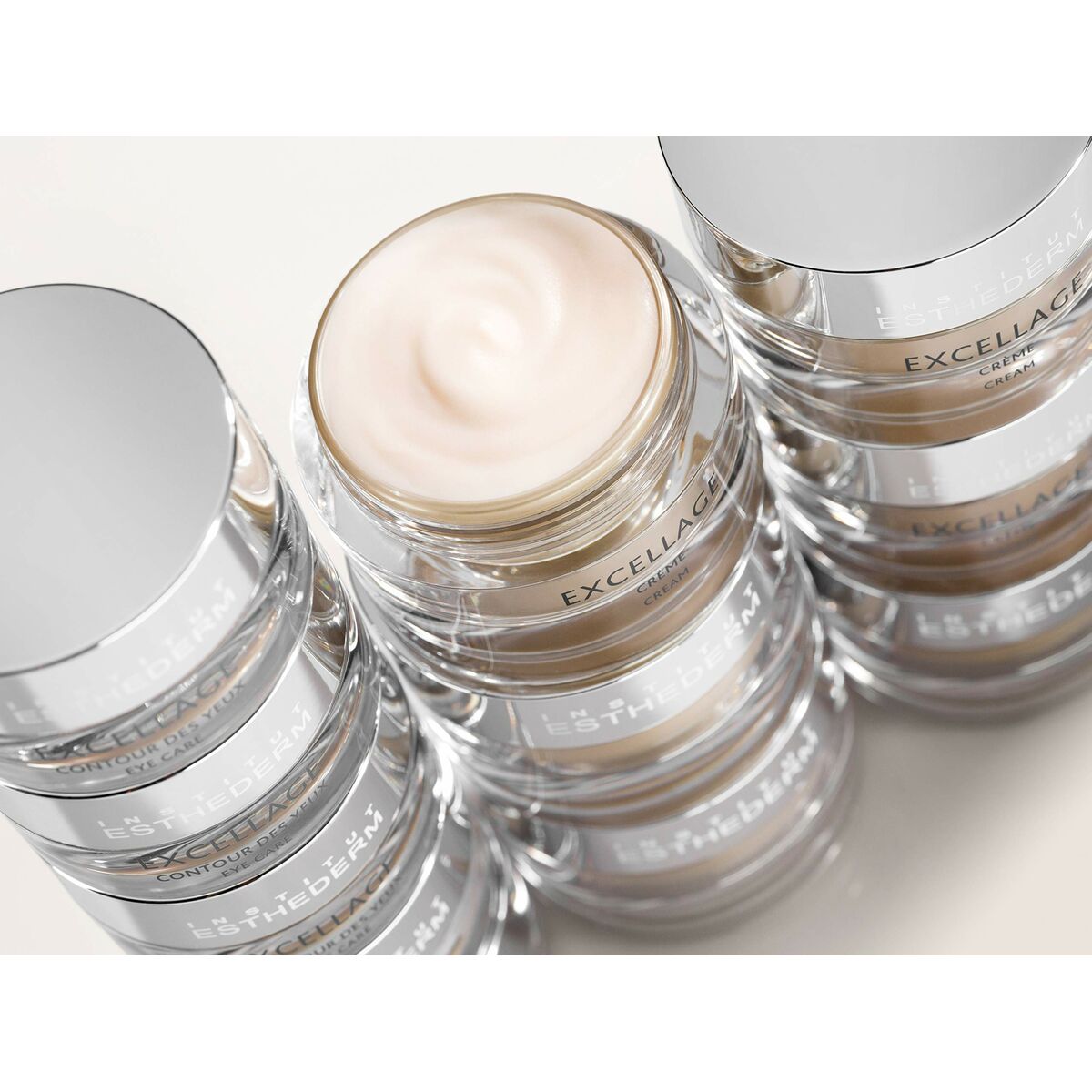 V7H938F2576EEA4246FB1DB5EE5222D241AR4346090P3